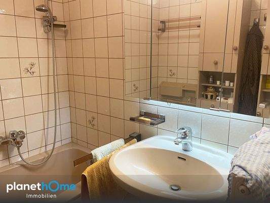 Badezimmer mit Wanne