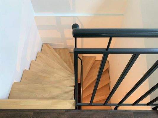 Holztreppe ins Lager/Archiv