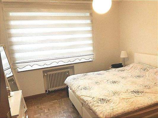 Schlafzimmer vor Sanierung.jpg