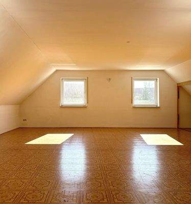 Dachgeschoss- nicht ausgebaute Fläche