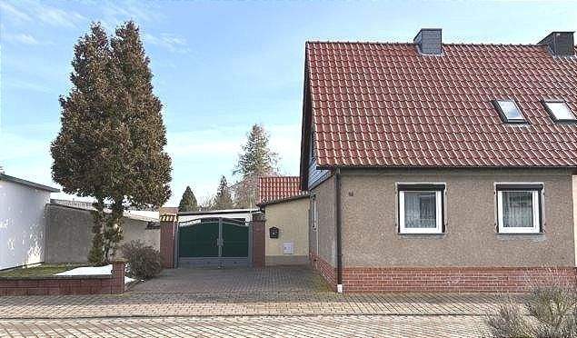 Stellplatz und Einfahrt