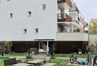 Hof Garten und Front rechts