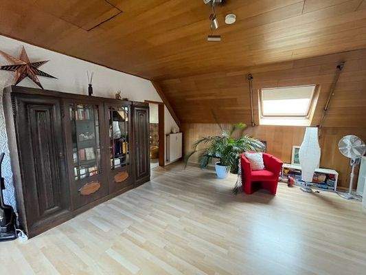 großer Wohnbereich im OG der Maisonettewohnung