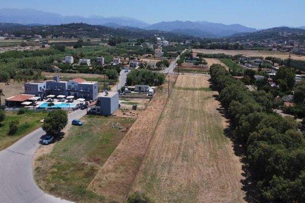 Kreta, Tavronitis: Erstklassiges Strandgrundstück mit malerischem Meerblick zu verkaufen