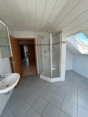 Badezimmer DG - Ansicht ii