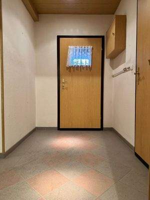 Hauseingang/Flur zum Souterrain