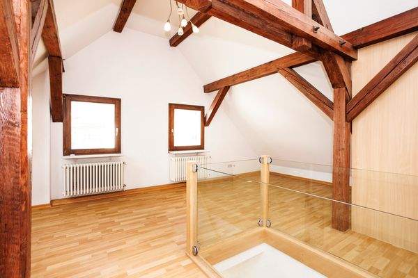 Studio mit Sichtbalken