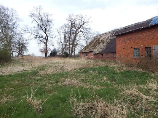 Grundstücksteil hinter Scheune und Haus