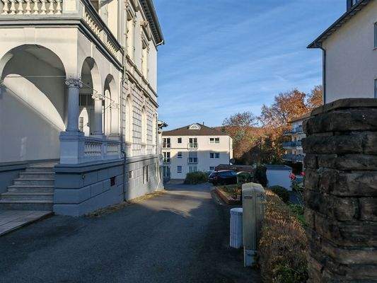 Zuwegung Straße von Süden