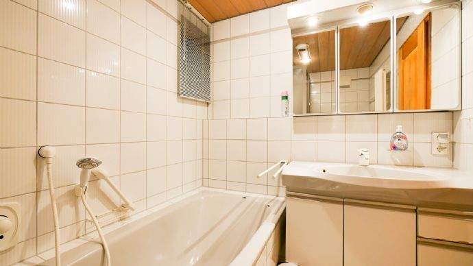 141 Bad Waschtisch (1 von 1)