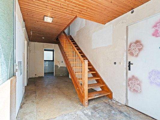 Eingangsbereich mit Treppenaufgang