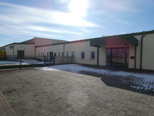 3 Eingang Verkaufsraum und Laderampe.JPG