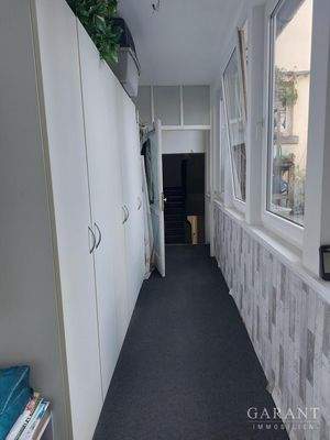 Laubengang zur Wohnung im Hinterhaus - Teil 1