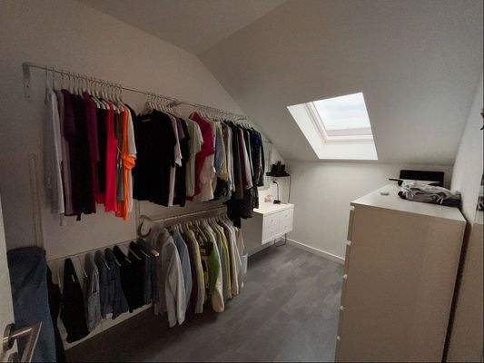 Ankleidezimmer Eltern