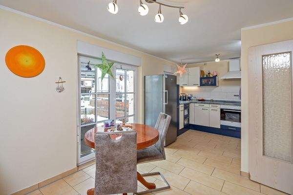 Die geräumig Küche mit Terrassentür