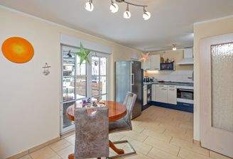 Die geräumig Küche mit Terrassentür