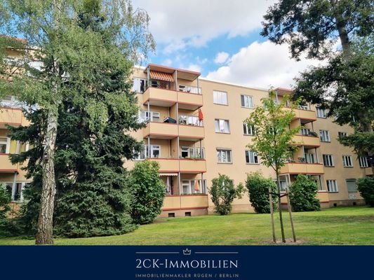 Balkon mit Gartenanlage