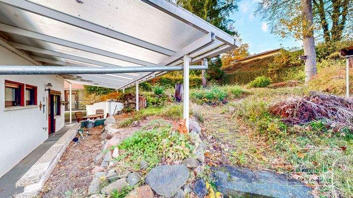 Garte mit überdachter Terrasse