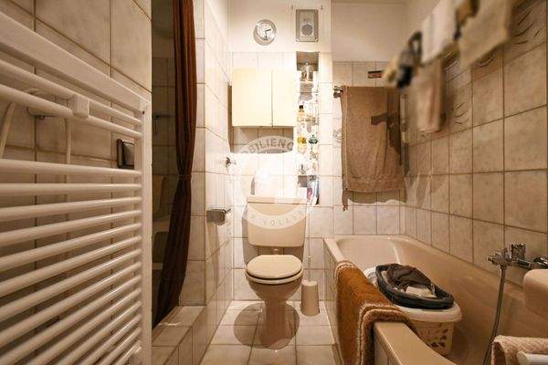 Badezimmer (Blick 1)