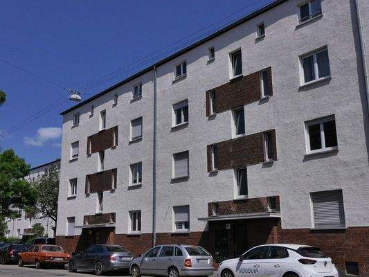 7 Gebäude Straßenseite