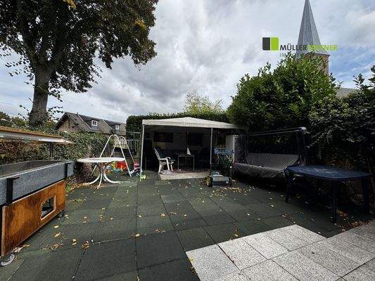 Innenhof links neben dem Haus