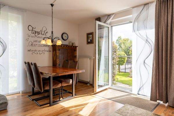 Modernes Familienhaus mit Traumgarten und Blick ins Grüne