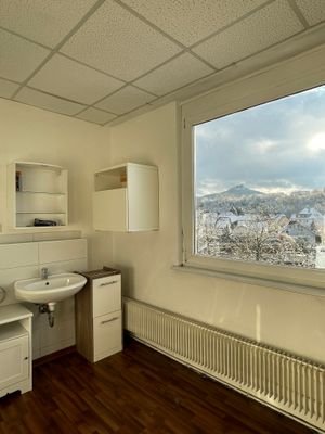 Duschbereich Fensteraussicht auf die Burg..JPEG