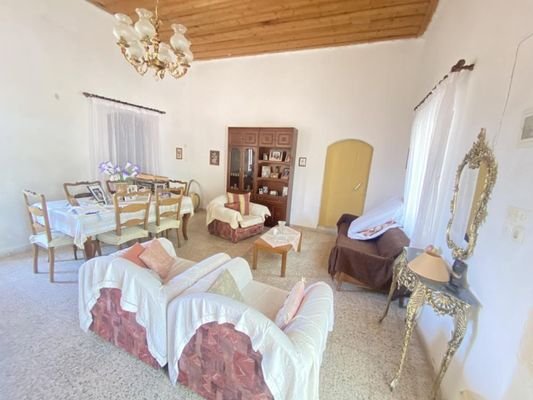 Traditionelles Haus mit Meerblick auf Kreta zu ver