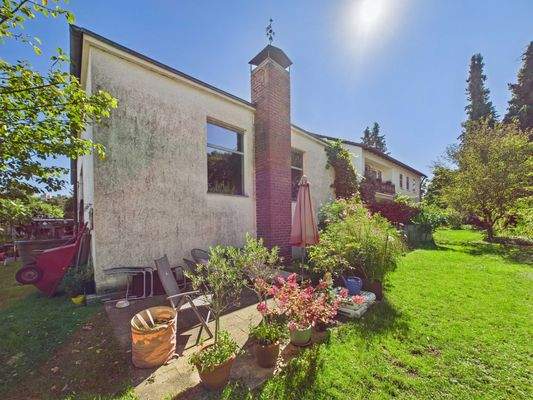 Westseite mit Schornstein