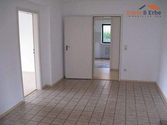 Wohndiele mit Blick in Küche und Zimmer 2