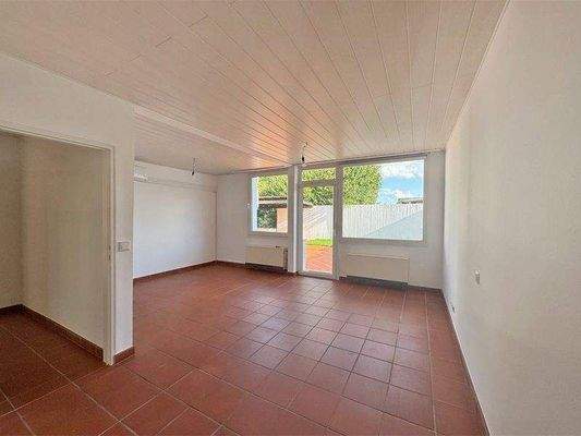 Raum im Erdgeschoss mit Gartenzugang