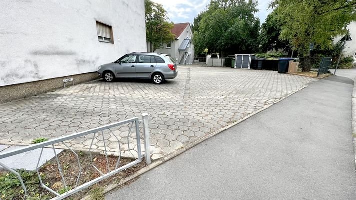 Parkplatz am Haus