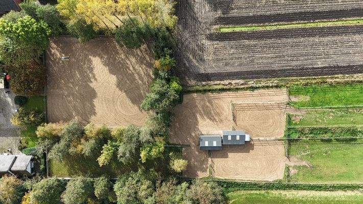 Reitplatz und Paddock