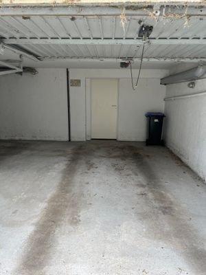 Garage u. hinterer Abstellraum