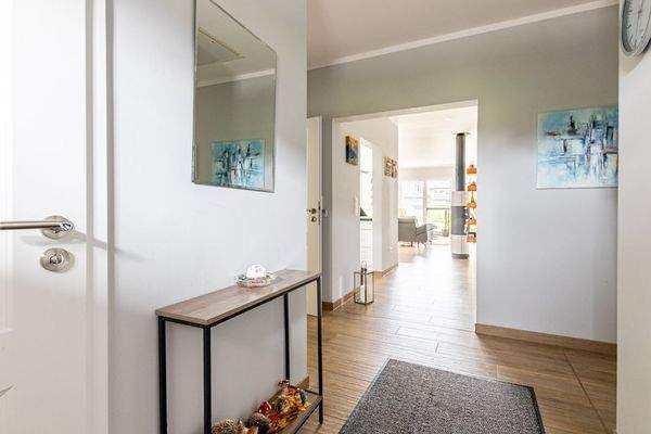 Eingangsbereich mit Blick zur Küche