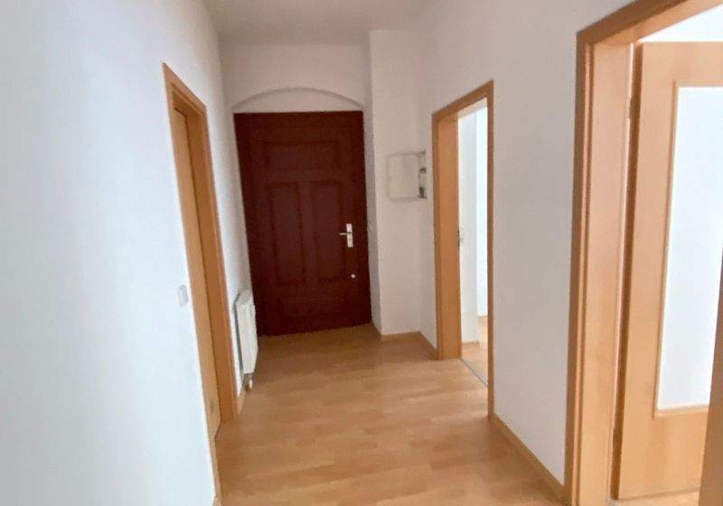 °°°°gemütliche2-Raum-Wohnung mit EBK & Laminat & Balkon °°°°