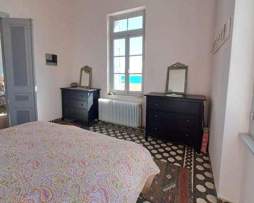 Kreta, Kalyves: Elegante neoklassizistische Villa am Meer zu verkaufen