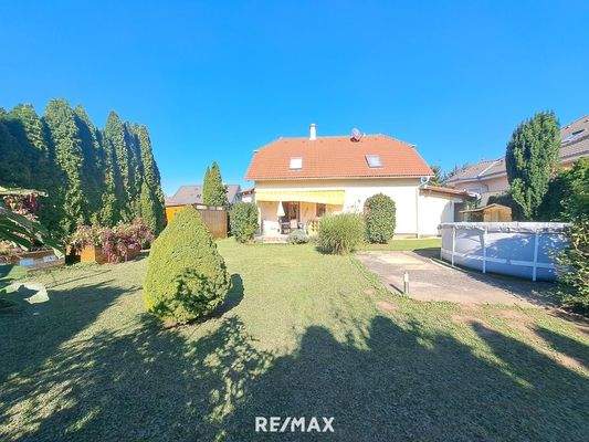 Hinteransicht & Garten