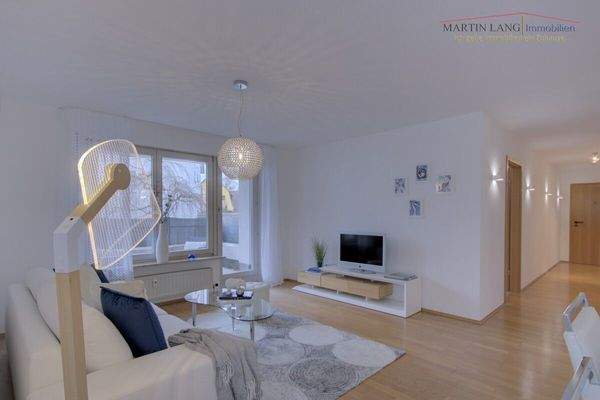 Wohnbereich mit blick auf den Flur