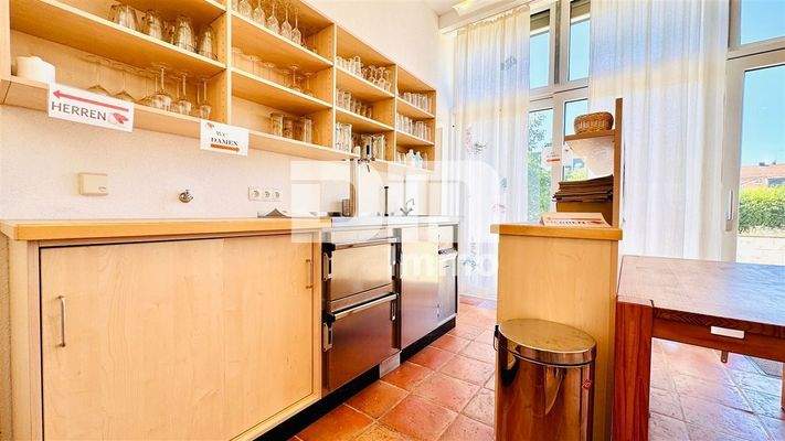 EG Hauptraum / Gastraum groß / Zugang Terrasse 1