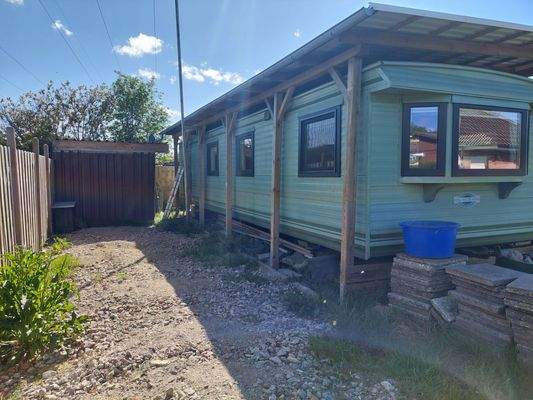 Hinten - zum Abstellraum 