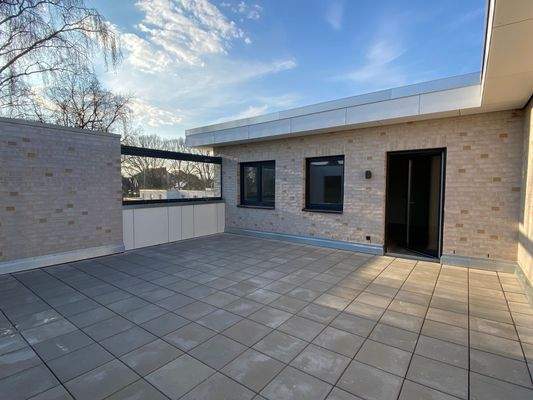 Dachterrasse mit Wind- und Schallschutz