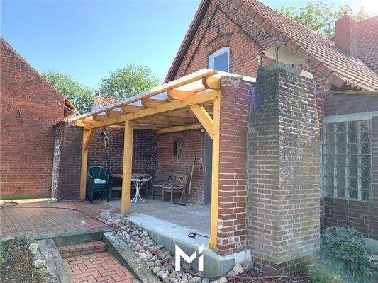 Grillterrasse mit fest verbautem Grill