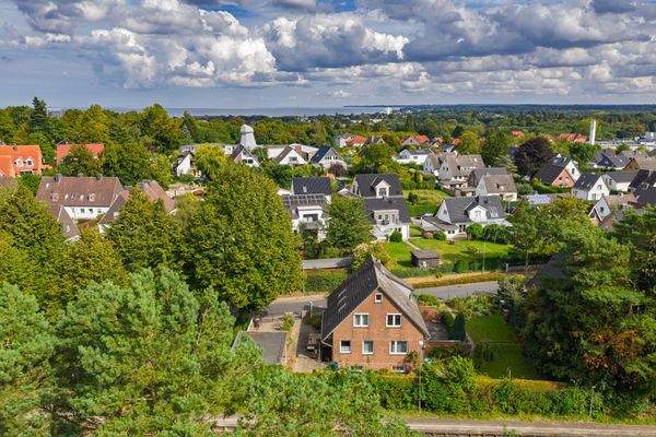 Luftaufnahme mit Ostsee im Hintergrund
