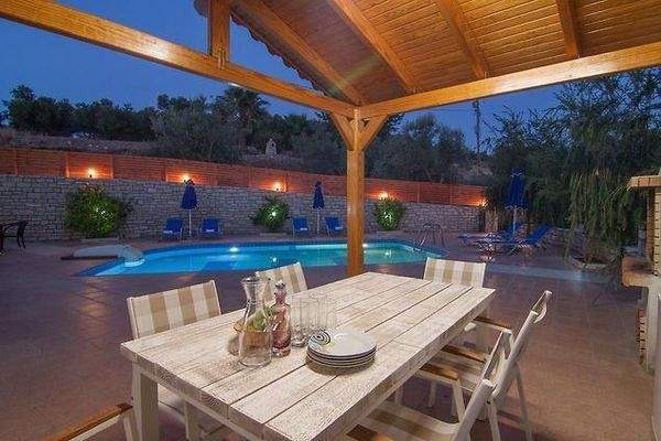 Kreta, Perama: Große Villa mit 2 kleinen Wohnungen zum Verkauf