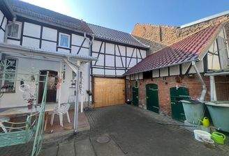 Hof mit Wohnhaus