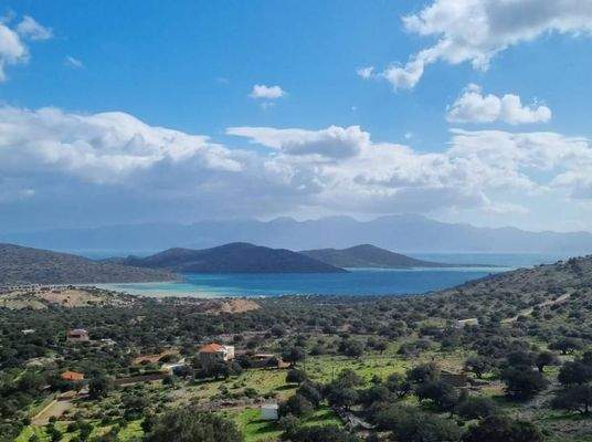 Kreta, Plaka: Baugrundstück mit Panoramablick auf Spinalonga und die Elounda-Bucht zu verkaufen