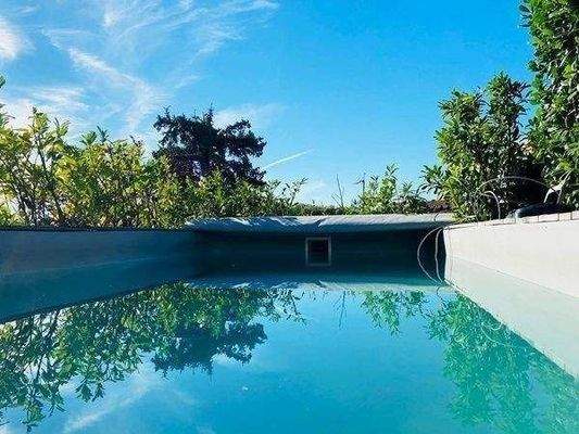 .. im Pool sich spiegelt !