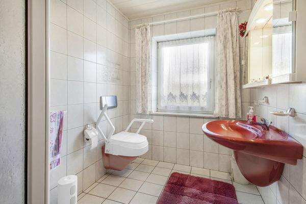 Badezimmer im Erdgeschoss