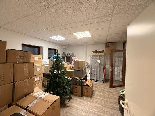 Lagerfläche oder weiteres Büro